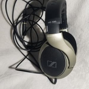 SOLD Sennheiser hd 595